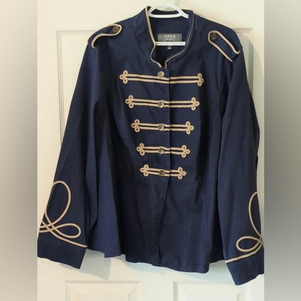 Gorgeous Torrid Jacket size 2 LIKE NEW
